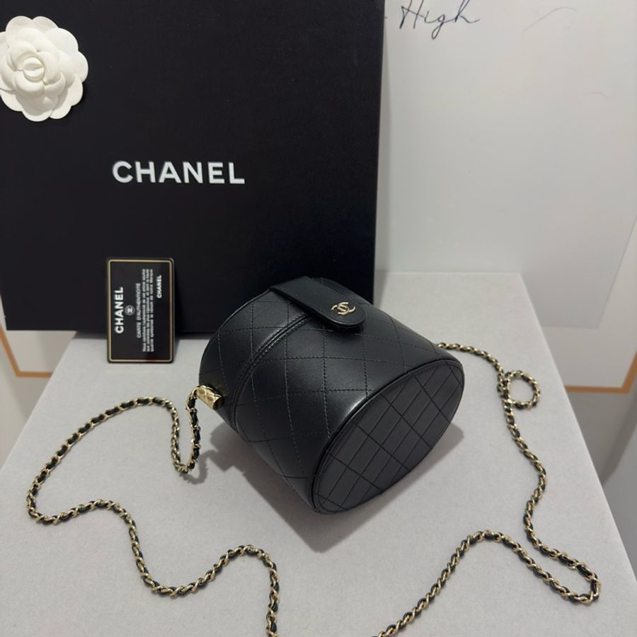 Chanel 羊皮小圓桶化妝袋-5