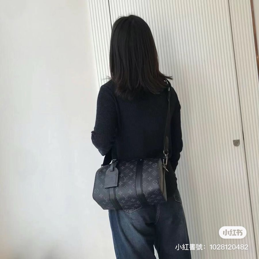 LV M45936 City keepall Monogram 帆布拉鍊斜背包 黑灰-2