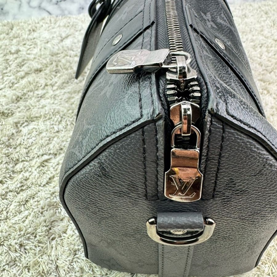 LV M45936 City keepall Monogram 帆布拉鍊斜背包 黑灰-16
