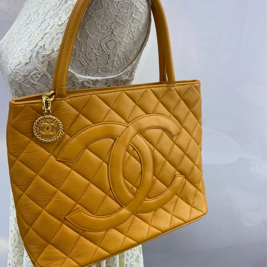 chanel Medallon Tote Bag-8