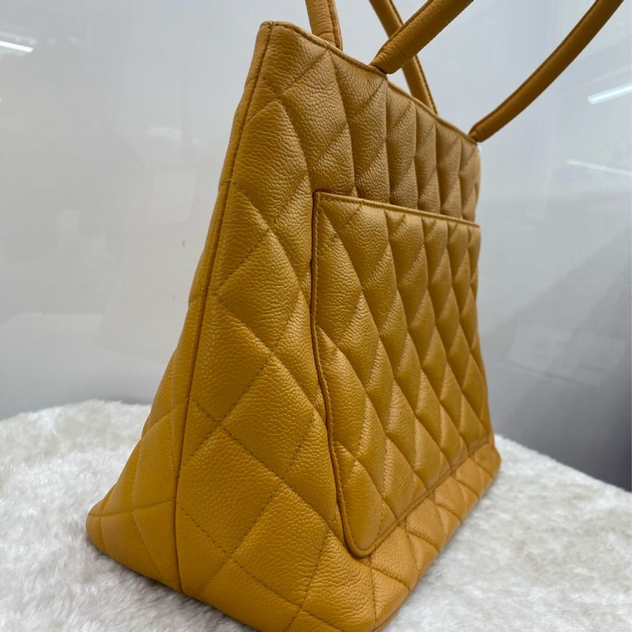 chanel Medallon Tote Bag-9