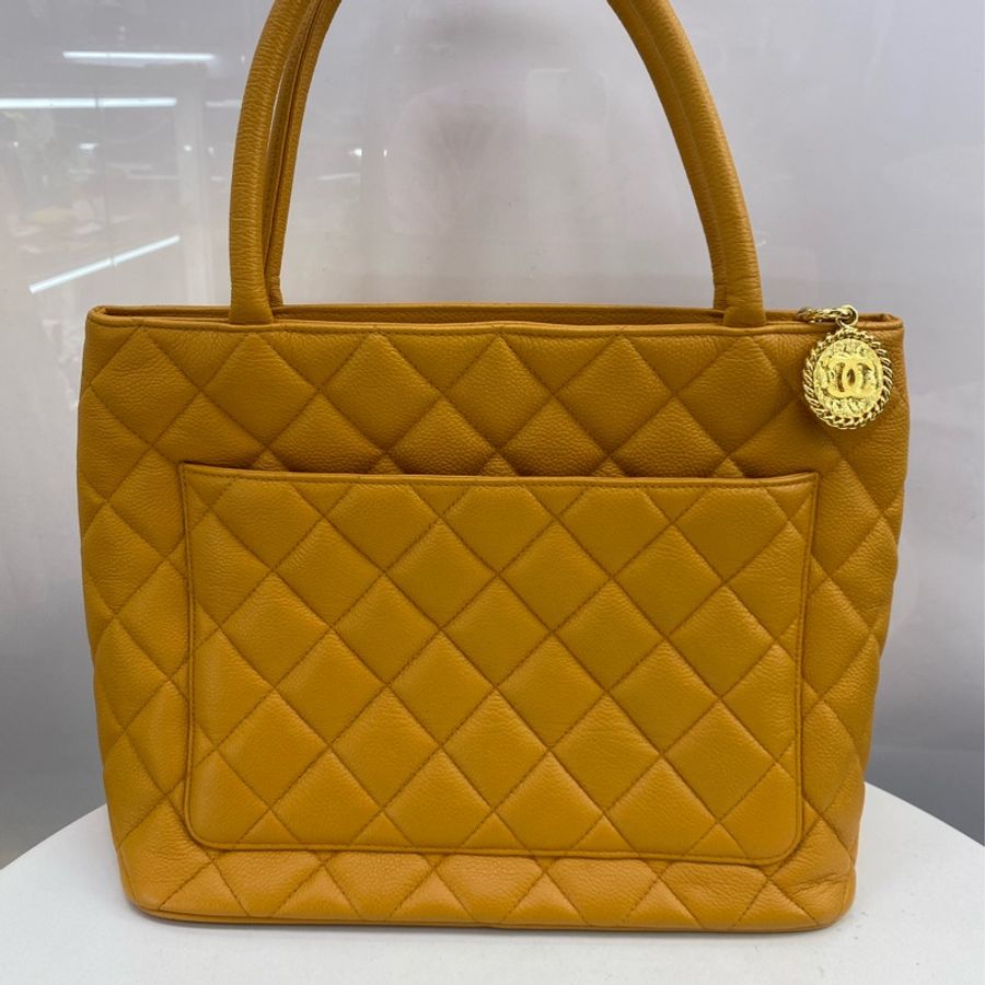 chanel Medallon Tote Bag-11