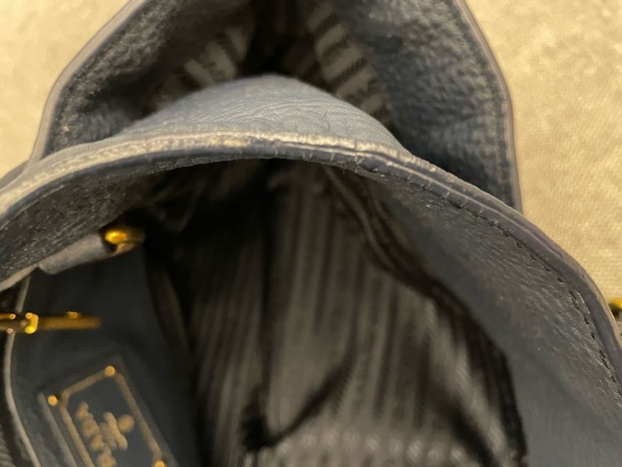 PRADA 荔枝紋牛皮超優質感藍色-12