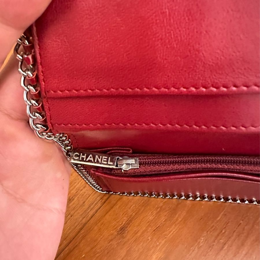 CHANEL 紅漆皮滾邊鏈對開長夾-4