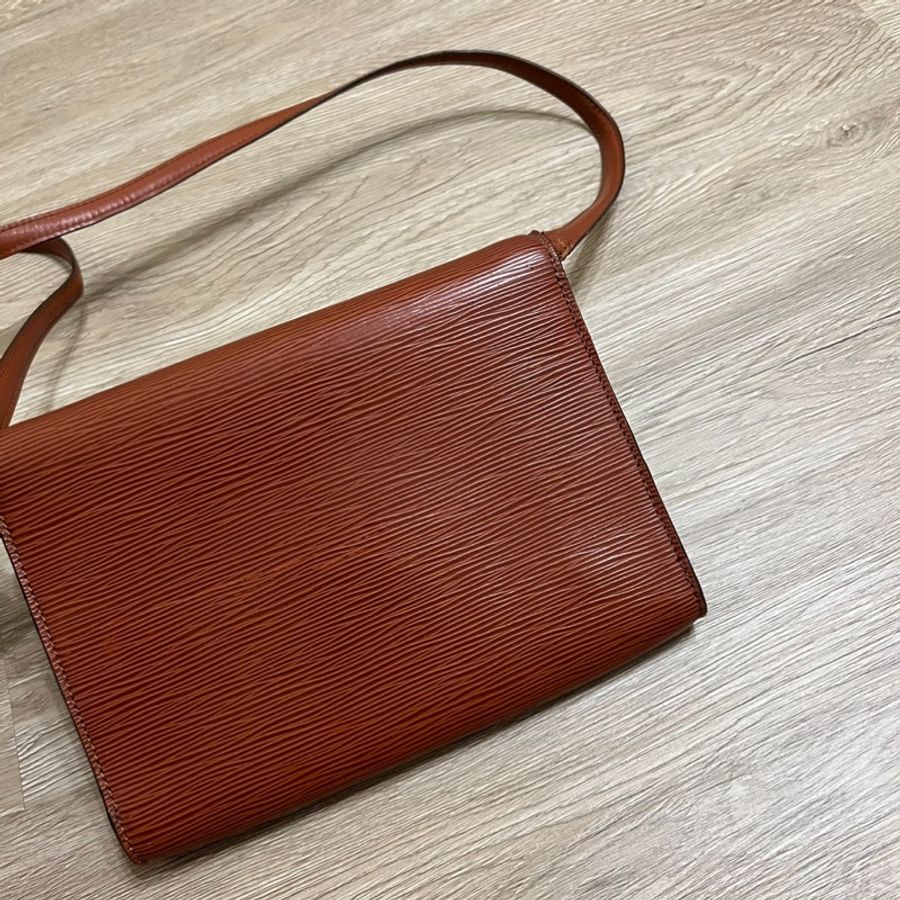 瑞奇二手精品 Louis Vuitton epi 信封側背包 美品-4