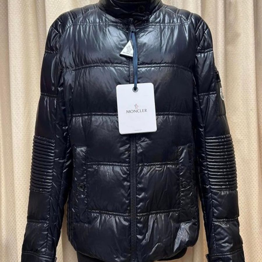 Moncler大器黑色全新未穿的經典羽絨外套-0
