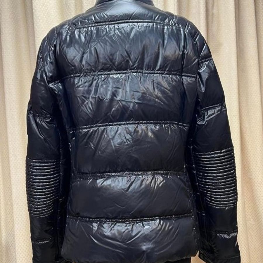 Moncler大器黑色全新未穿的經典羽絨外套-2