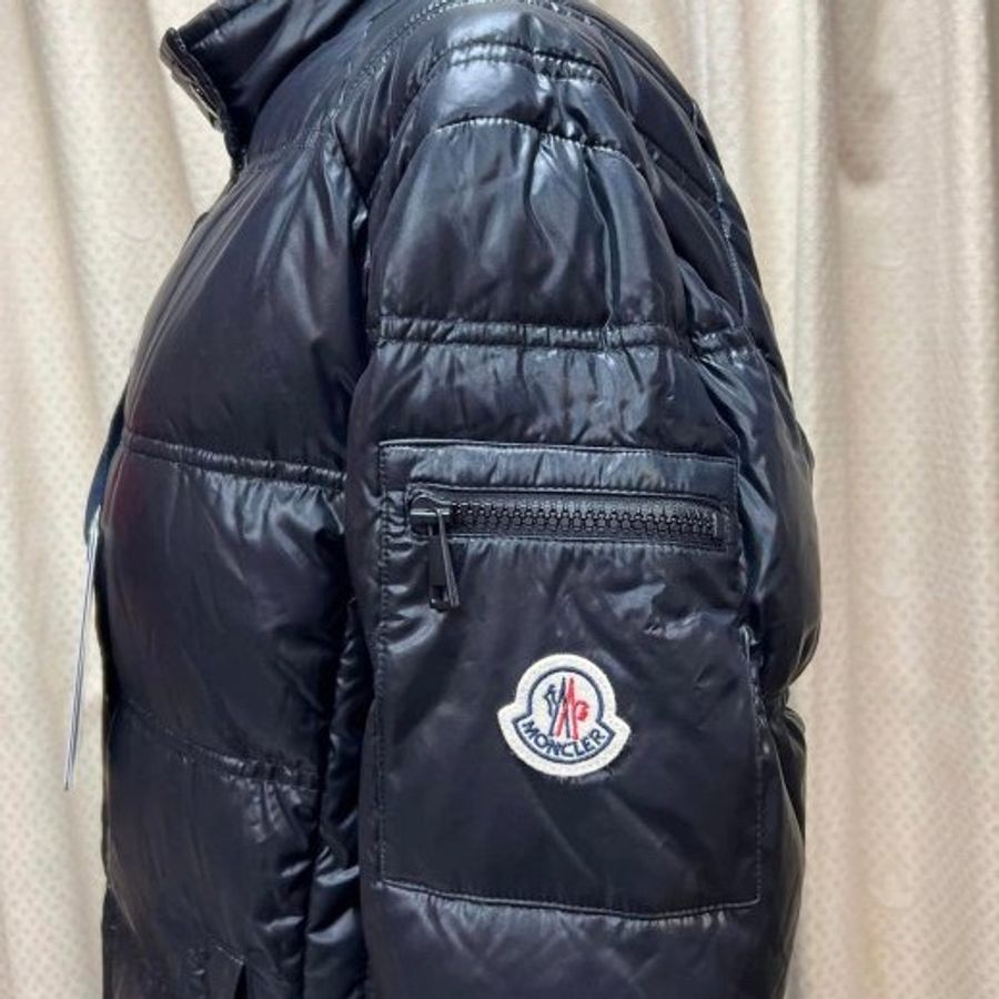 Moncler大器黑色全新未穿的經典羽絨外套-3
