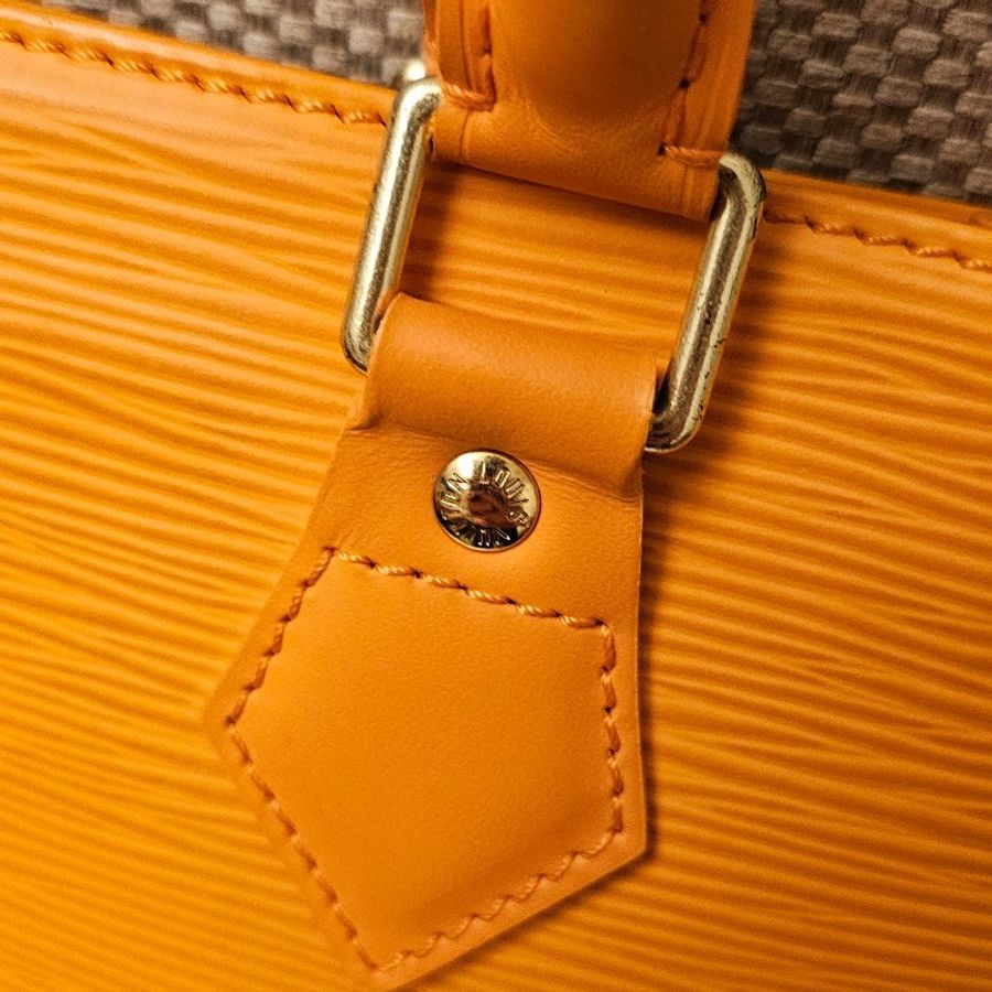 Louise Vuitton epi 亮橘色水波紋手提包 琴譜包-13