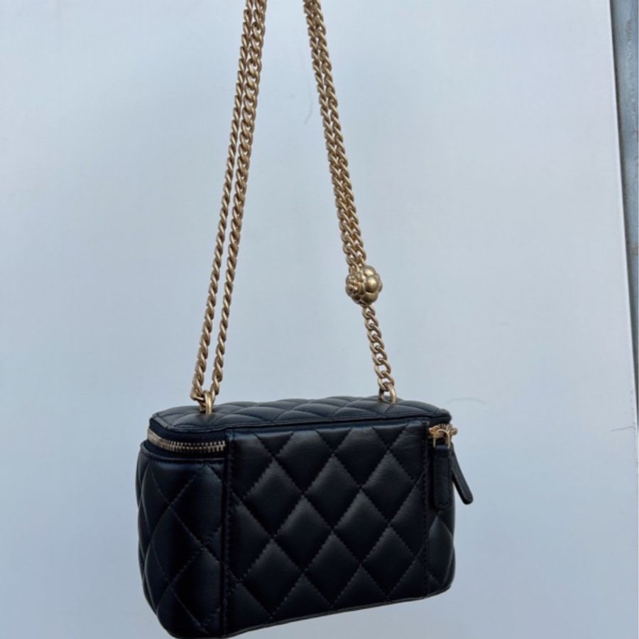 Chanel 羊皮菱格絎縫雙C鏈條盒子包單肩包-1
