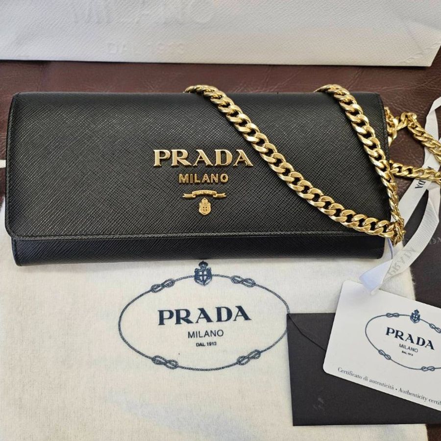 全新 PRADA Saffiano woc 金字浮刻牛皮翻蓋式長夾/鍊帶包 兩用 專櫃正品 有專櫃保證卡-1
