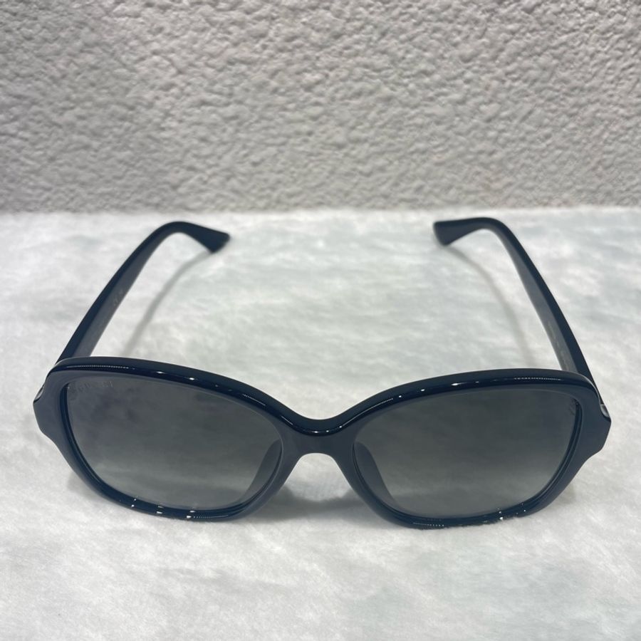 (全新)Gucci粗黑墨鏡-1