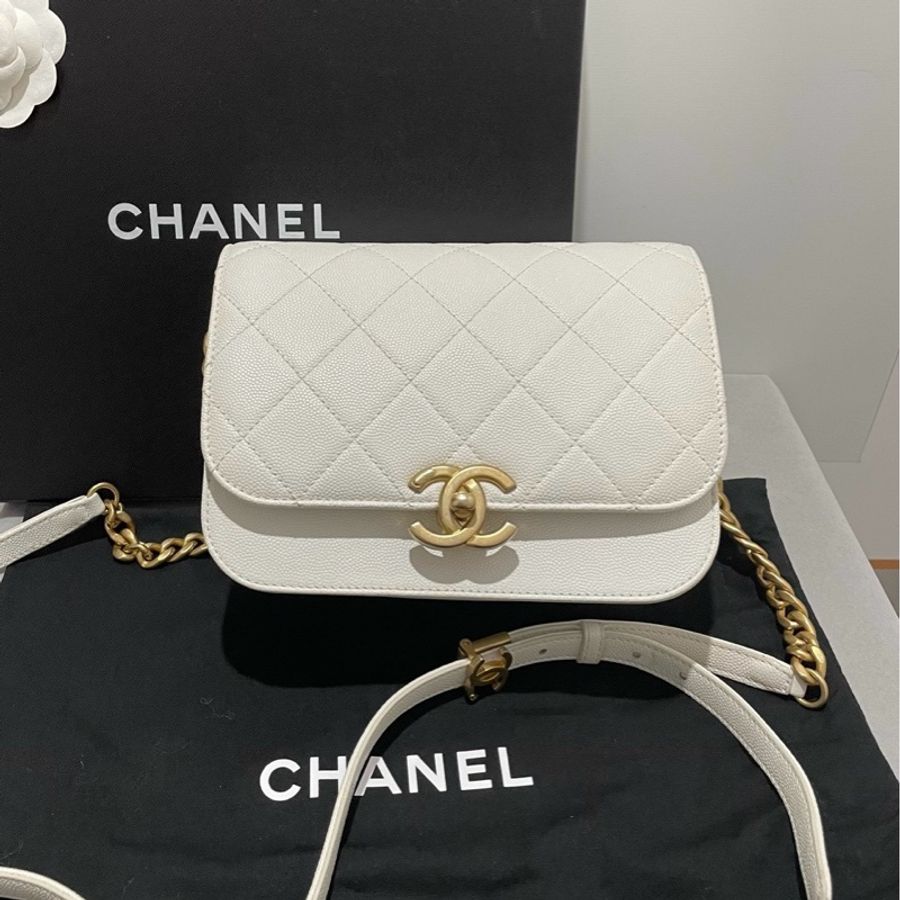 Chanel 荔枝皮白金Camera Bag-0