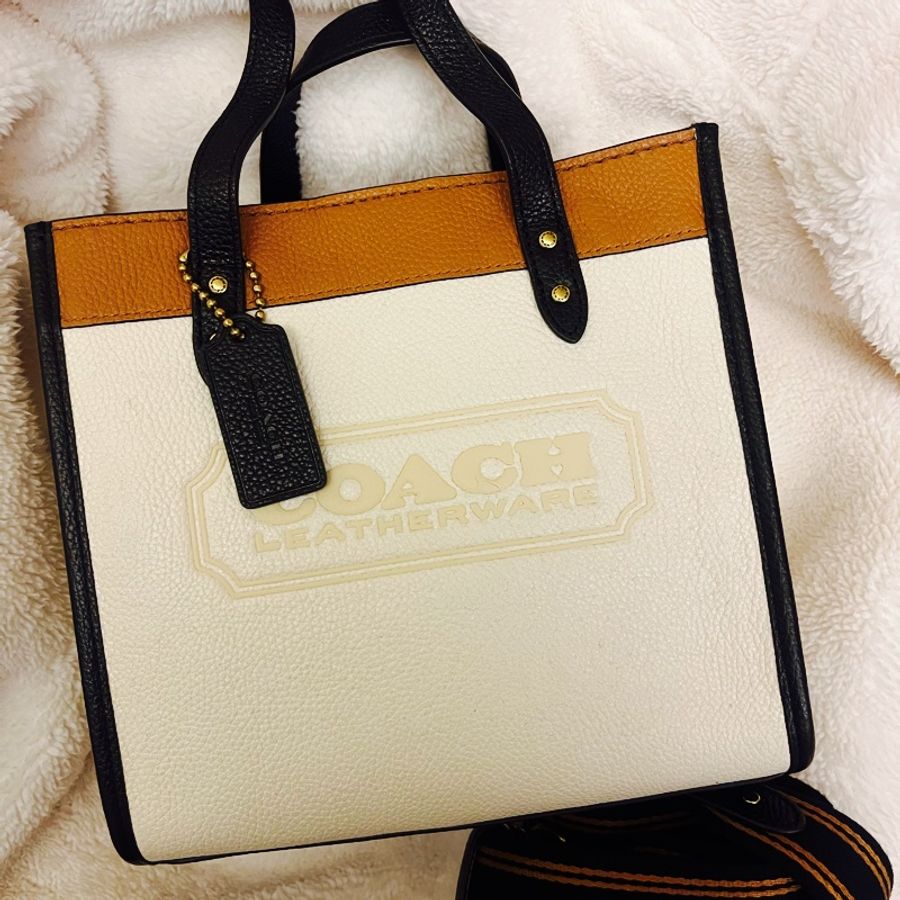 Coach Field Tote 22-0