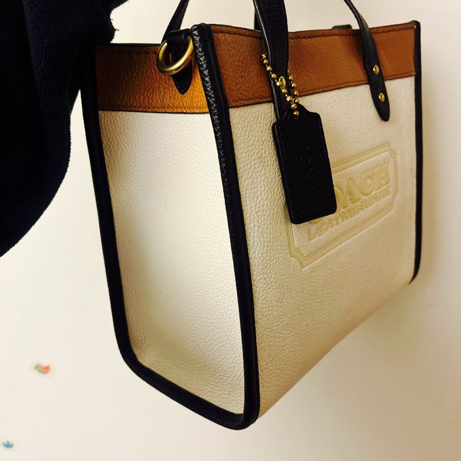 Coach Field Tote 22-3