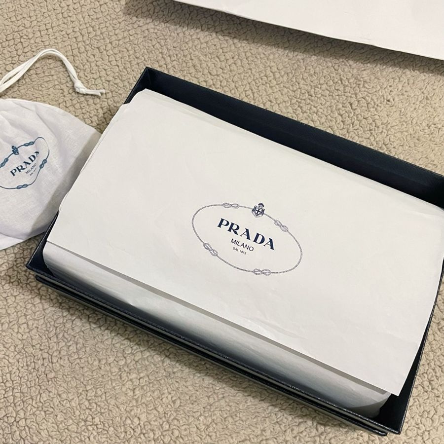 正品 Prada 經典浮雕LOGO迷你兩用相機包-18
