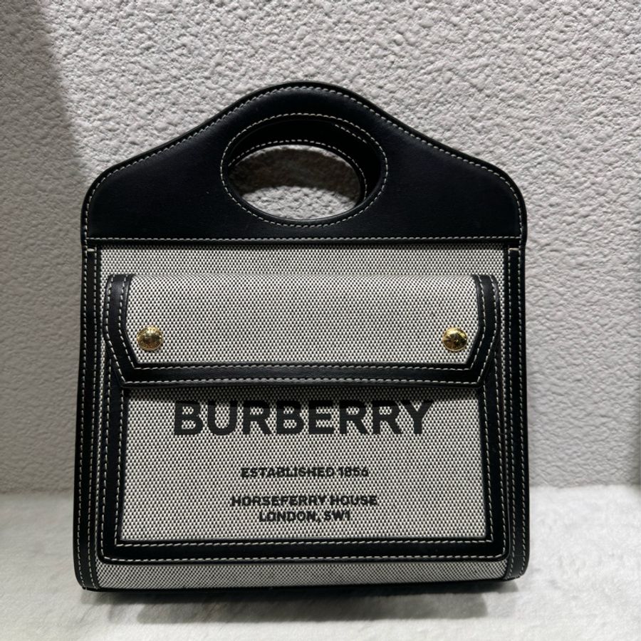 全新閒置品 Burberry mini pocket bag-0