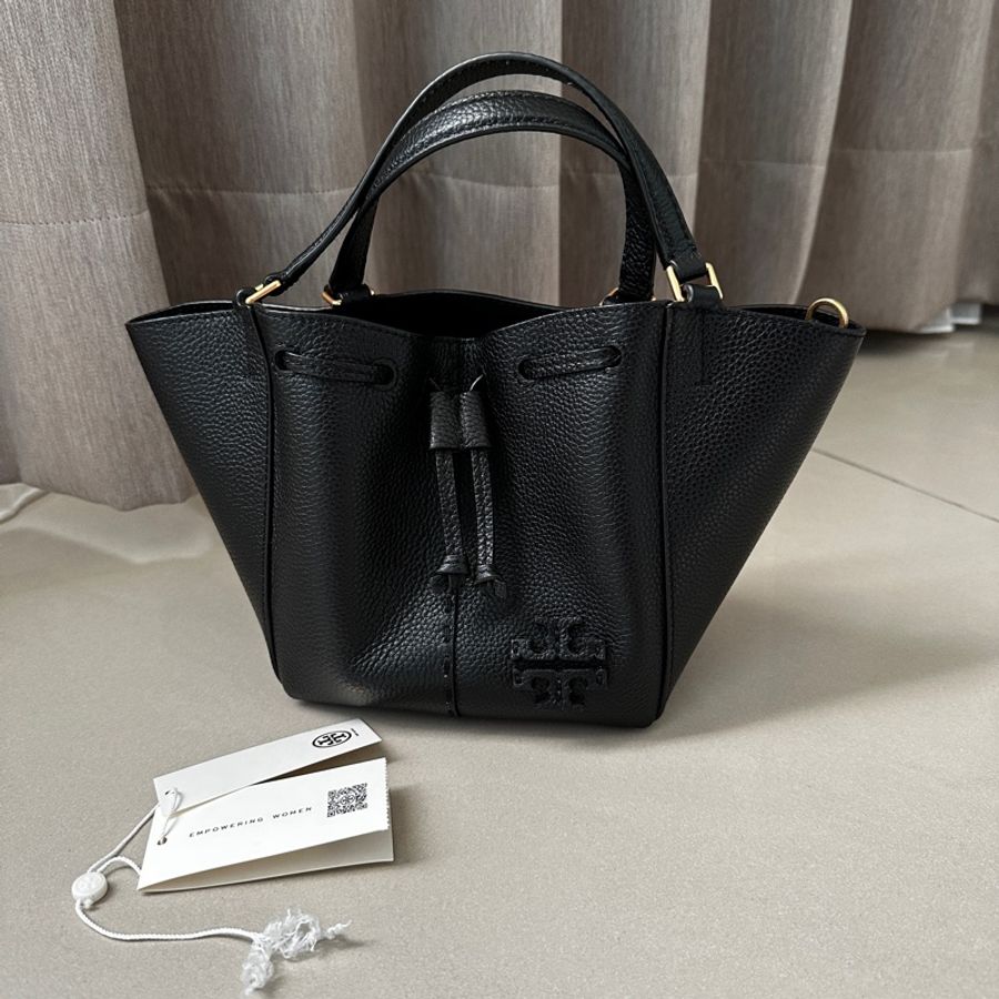 TORY BURCH MCGRAW 荔枝紋小牛皮抽繩迷你款手提斜背兩用托特包(黑色)-5