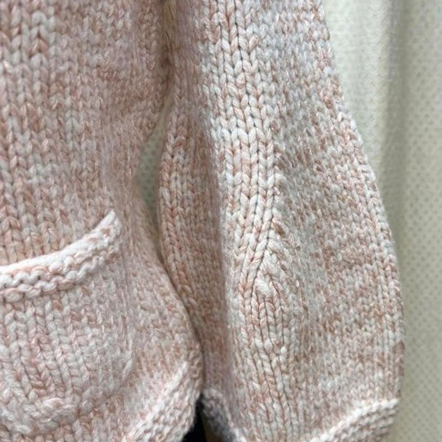 Chanel柔美嫩的杏桃色cardigan(釦子&袖子好美)-3