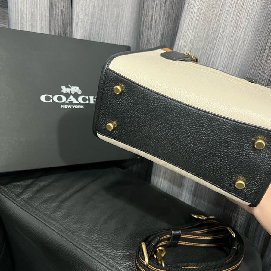 COACH FIELD 22 徽章撞色托特手袋-2