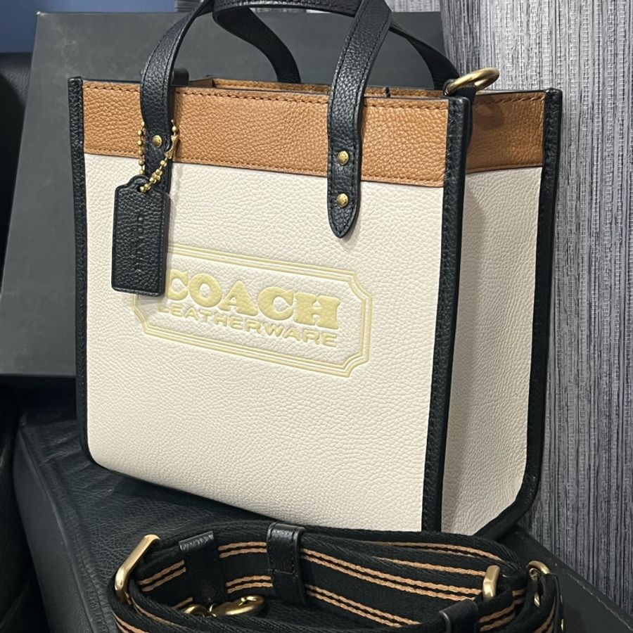 COACH FIELD 22 徽章撞色托特手袋-3