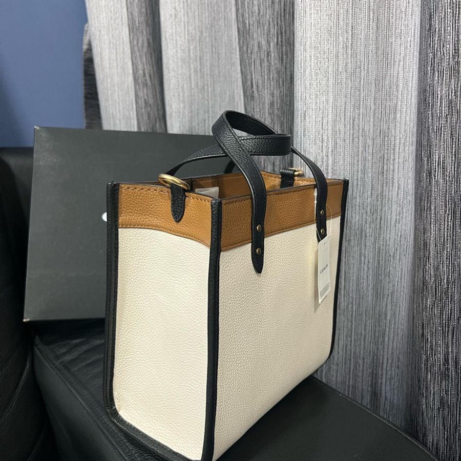 COACH FIELD 22 徽章撞色托特手袋-4