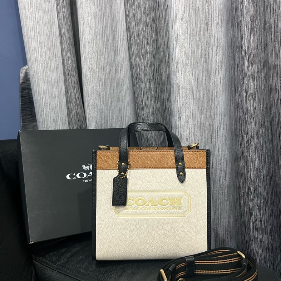 COACH FIELD 22 徽章撞色托特手袋-5