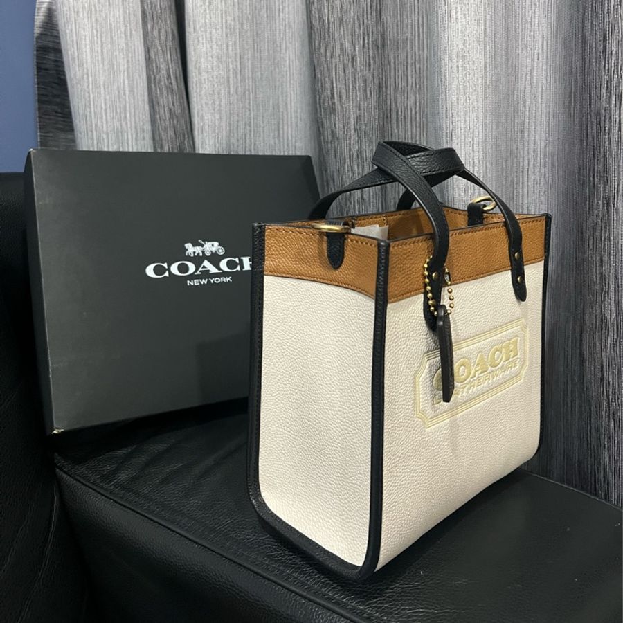 COACH FIELD 22 徽章撞色托特手袋-6