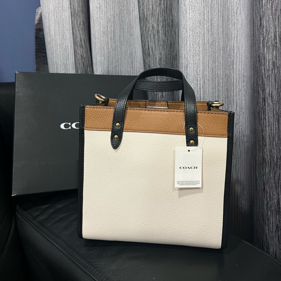 COACH FIELD 22 徽章撞色托特手袋-7