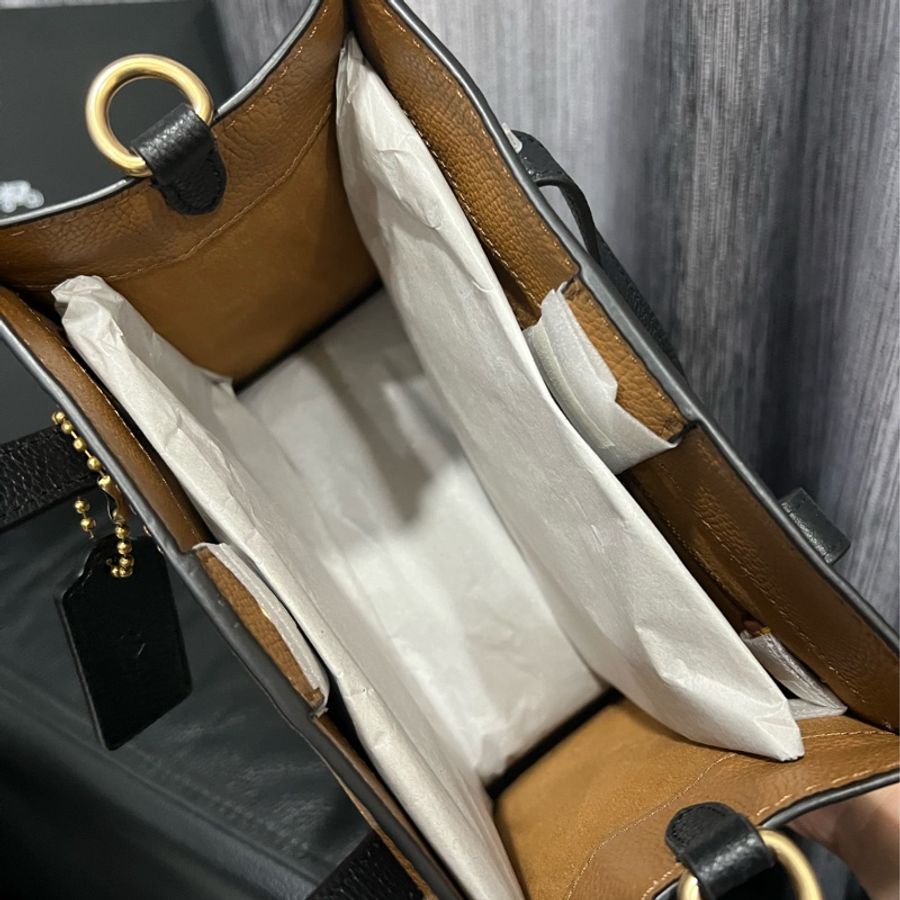COACH FIELD 22 徽章撞色托特手袋-9