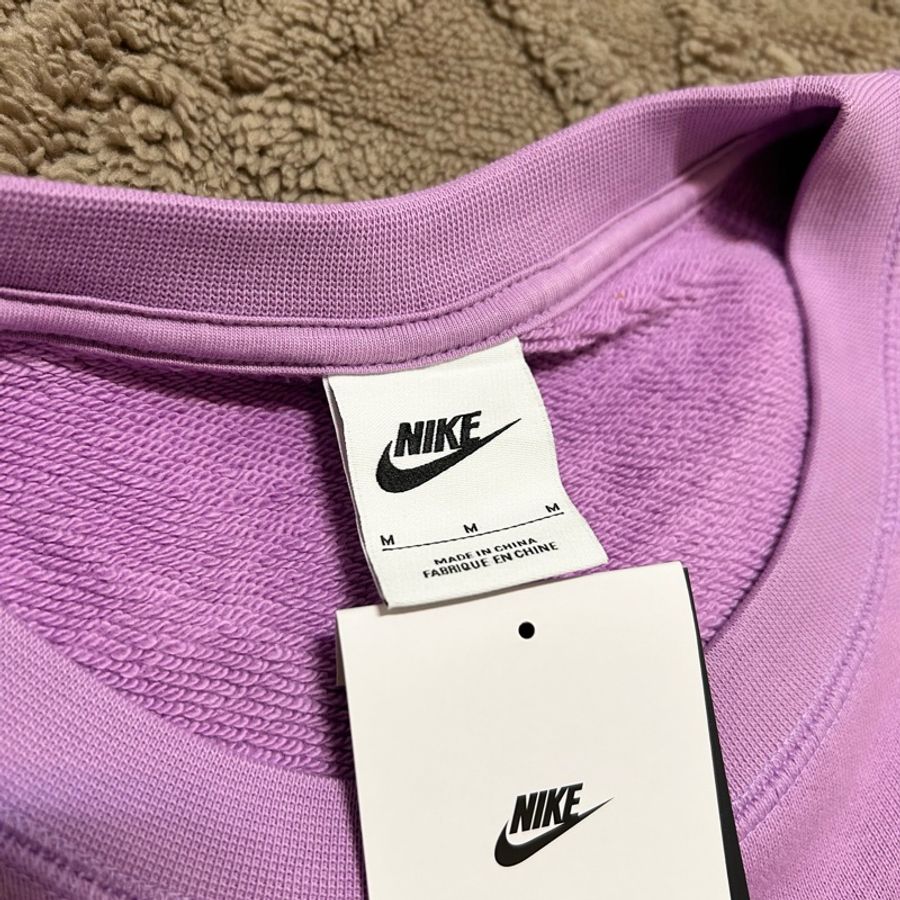 NIKE 全新莓紫色大學T-6
