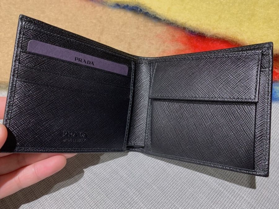 全新優惠Prada Saffiano摩洛哥皮男用零錢短夾/黑色-歐洲帶回-1