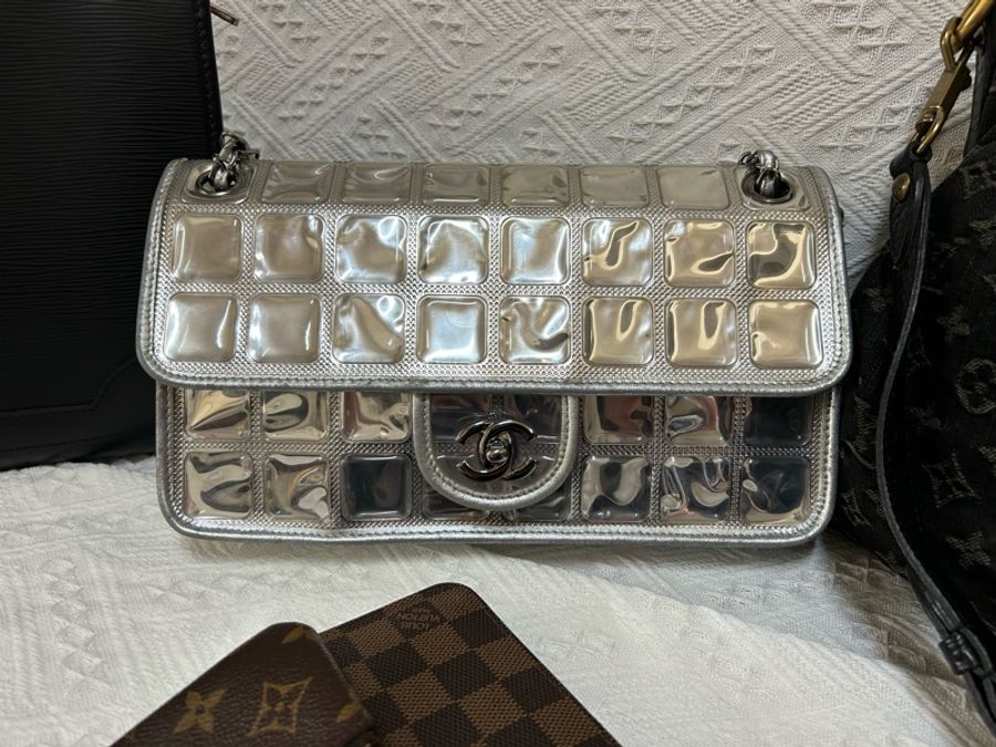 售出囉!純粹欣賞💕CHANEL限量冰磚走秀包💕-0