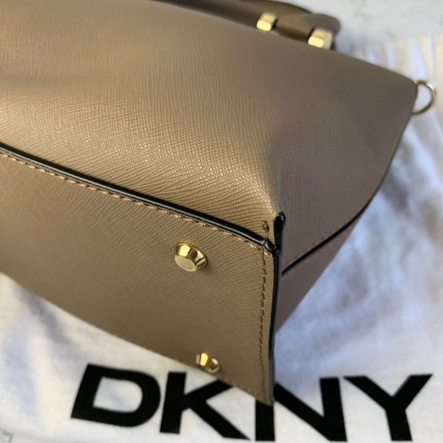 DKNY-11