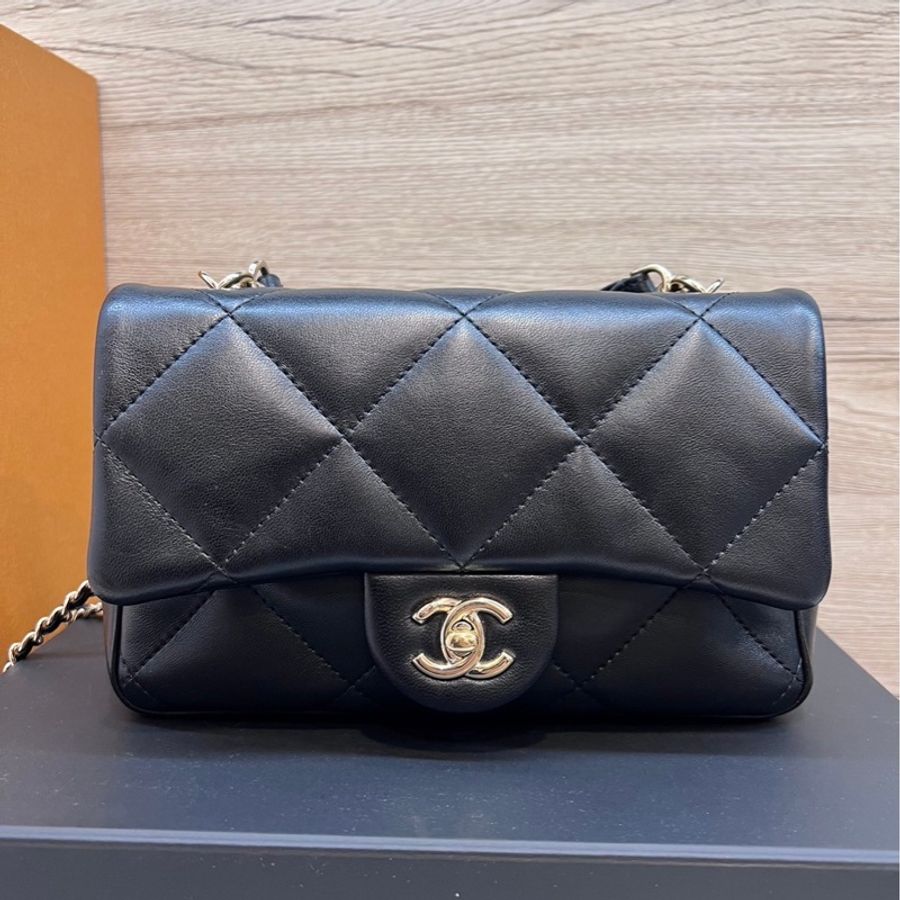 CHANEL 19 Flap Bag 大菱格紋 淡金釦 完整雷標28開-11