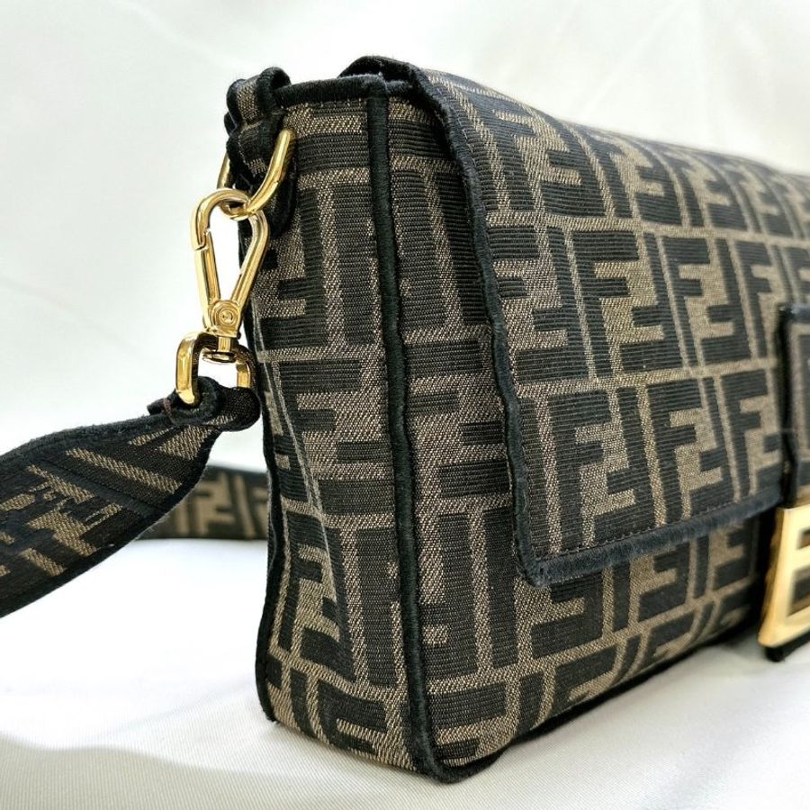 FENDI Baguette老花法棍包-3