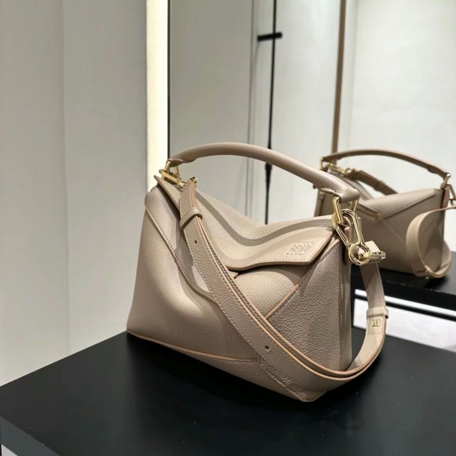 Loewe 小款粒面小牛皮 Edge Puzzle包 沙色《佳節年終折扣》-2