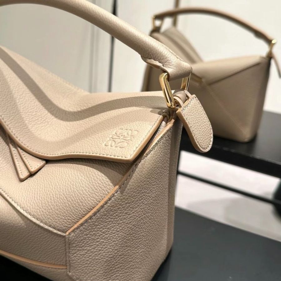 Loewe 小款粒面小牛皮 Edge Puzzle包 沙色《佳節年終折扣》-4