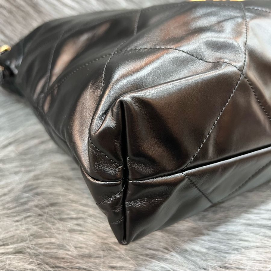 Chanel AS3261 黑色 金釦 22 中號 垃圾袋 肩背包-7