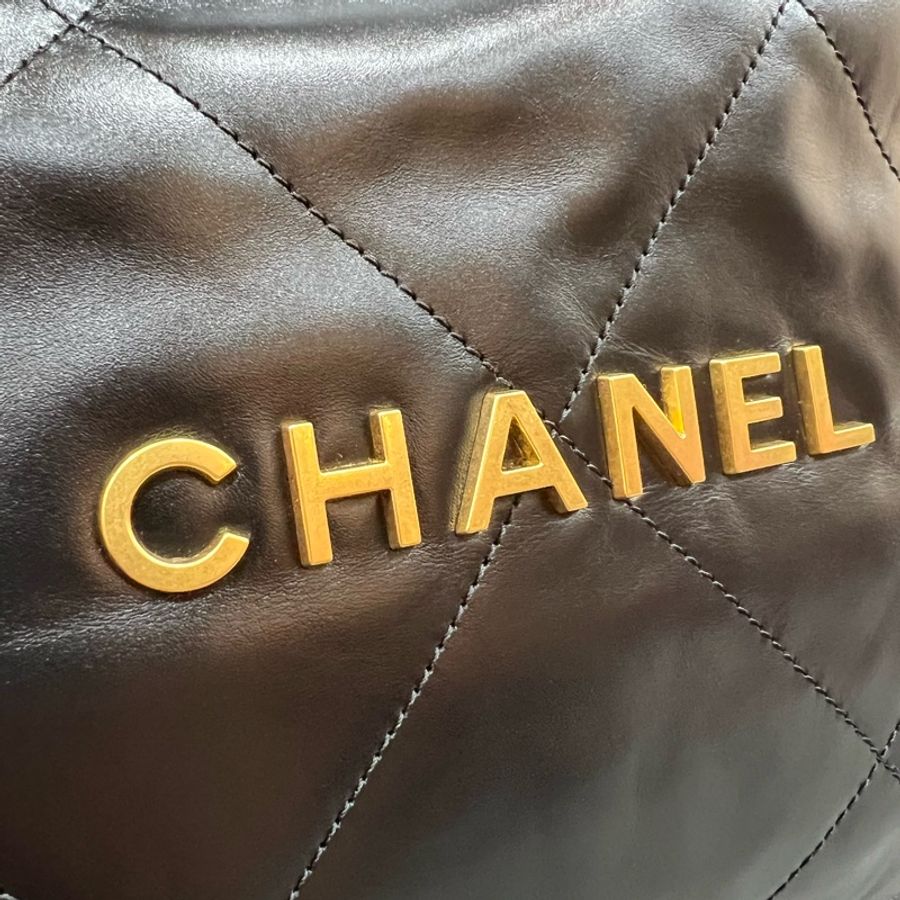 Chanel AS3261 黑色 金釦 22 中號 垃圾袋 肩背包-9