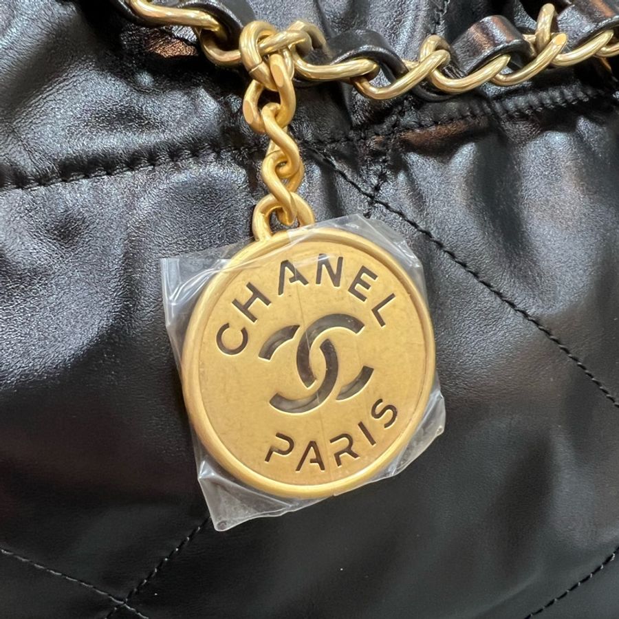 Chanel AS3261 黑色 金釦 22 中號 垃圾袋 肩背包-11