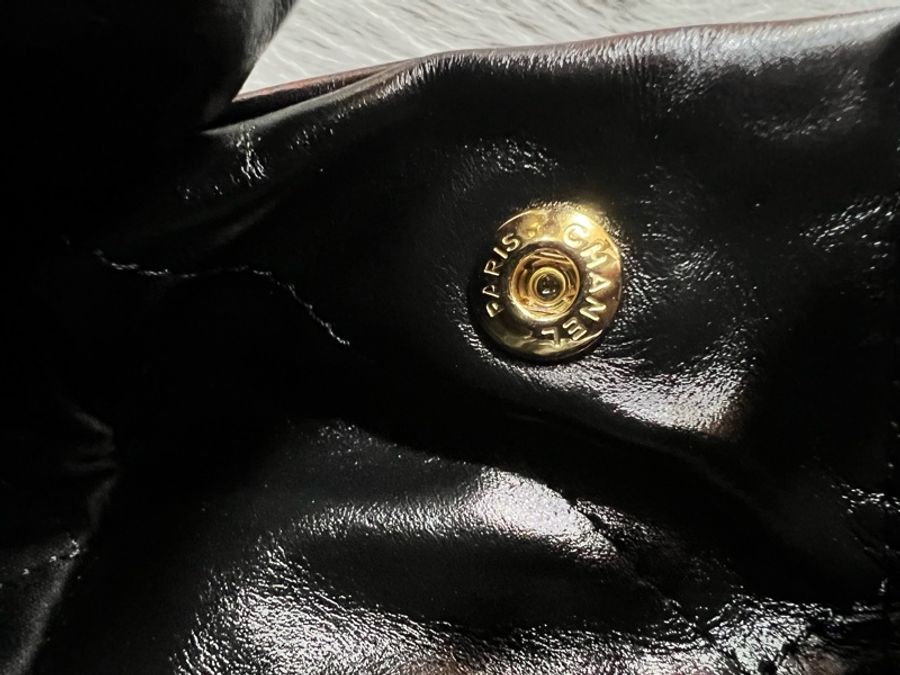 Chanel AS3261 黑色 金釦 22 中號 垃圾袋 肩背包-14