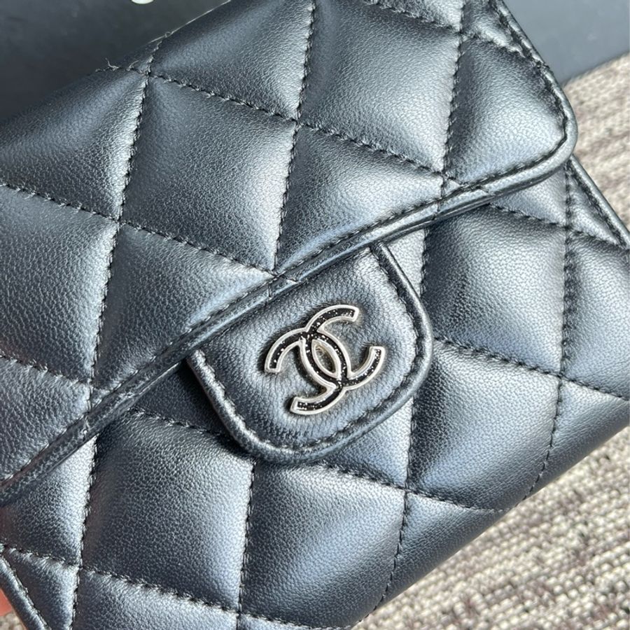 Chanel 黑色琺瑯雙C三折短夾-2
