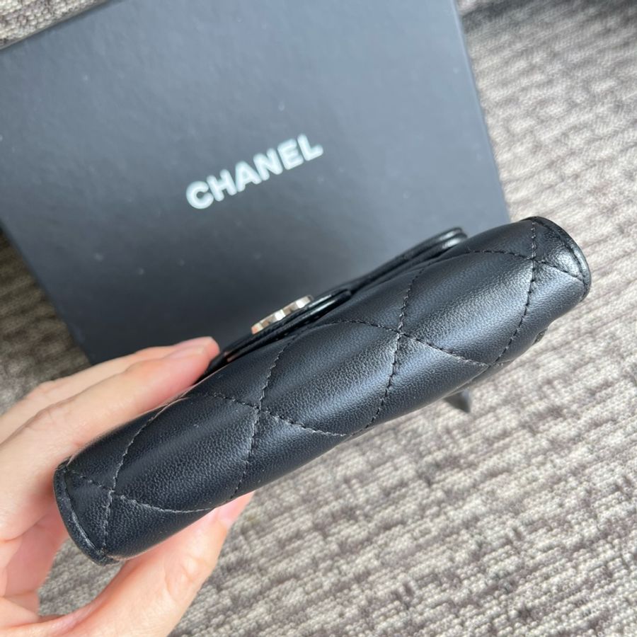 Chanel 黑色琺瑯雙C三折短夾-4