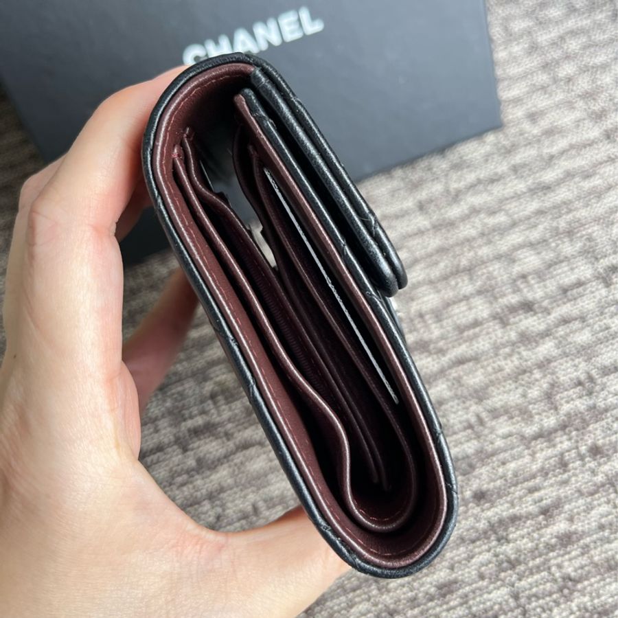 Chanel 黑色琺瑯雙C三折短夾-5