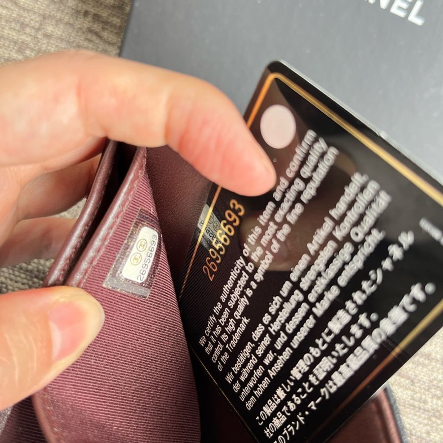 Chanel 黑色琺瑯雙C三折短夾-17