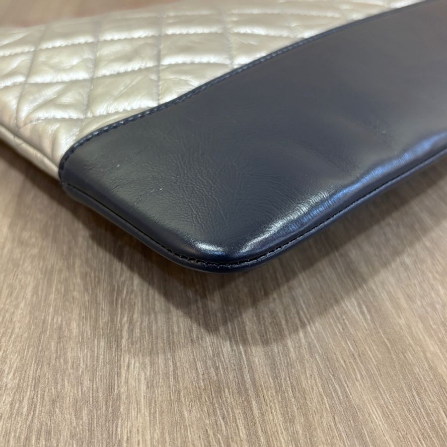 稀有Chanel A84288銀復古牛皮流浪系列手拿包-17