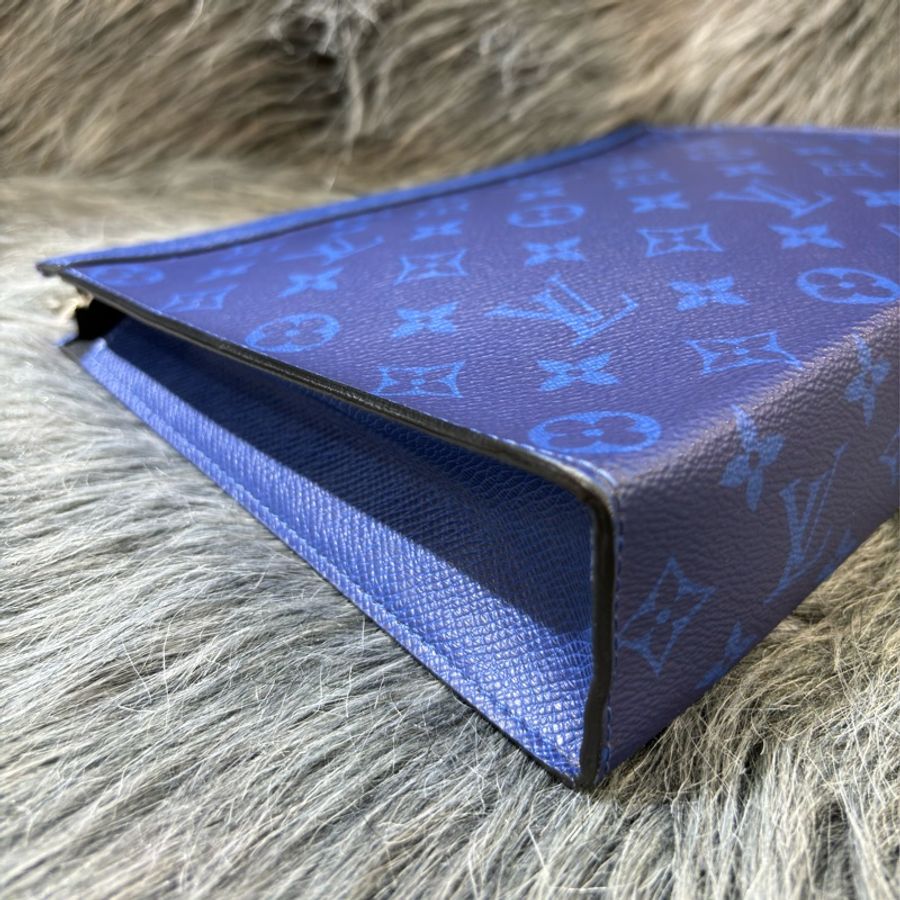 LV M30423 藍 老花 銀釦 牛皮 手拿包-17