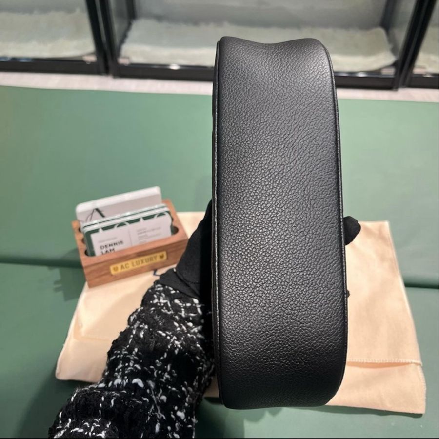 LV bagatelle 黑色 全皮壓紋腋下包-5