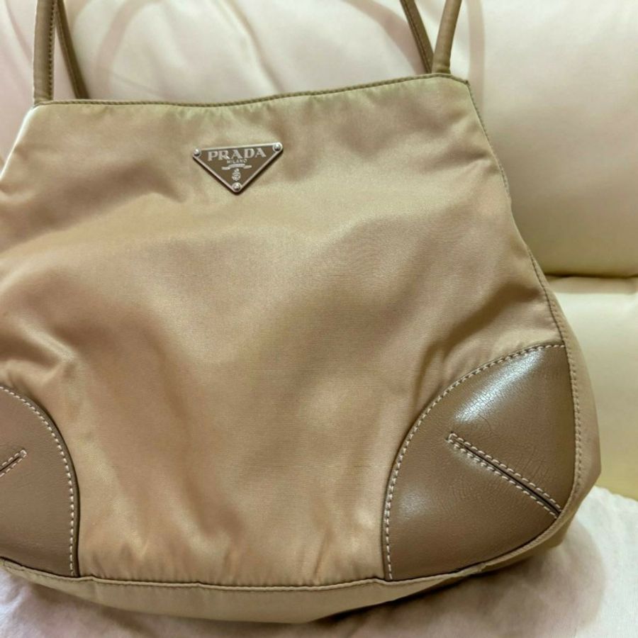 新品上架 現貨 🔥💖 ✨🔥💖甜價 ✨Prada 奶茶棕上肩包 Prada classic tote bag beige Prada 降落傘上肩包-13